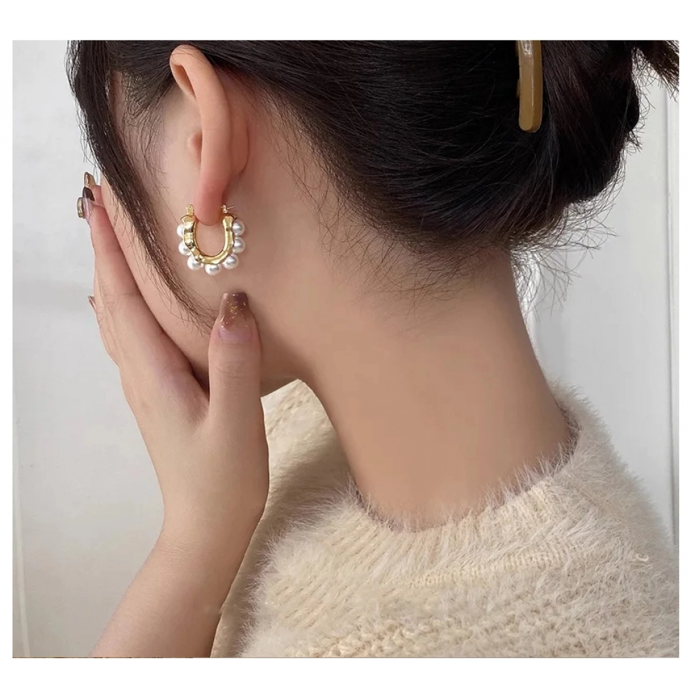 2023 New Arrival Retro Elegant Imitation Pearl Oval Hoop Earrings For Women Fashion Classic Geometric Jewelry Gifts